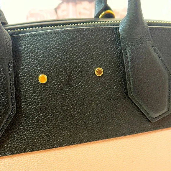 Louis Vuitton City Steamer MM bag in pink and black taurillon leather - Picture 13 of 17